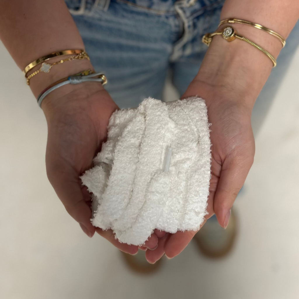 Fluffy Laces White