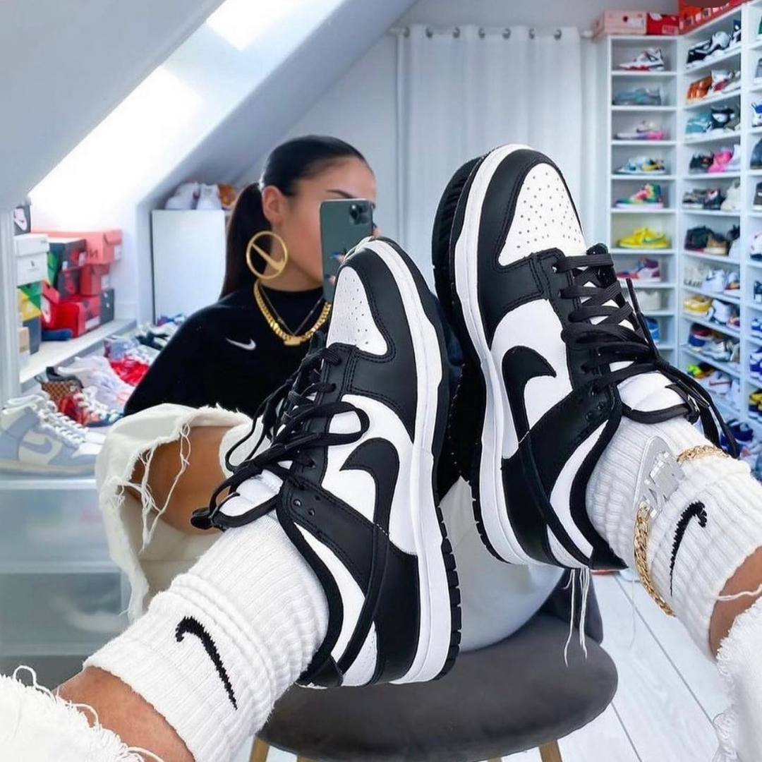 Nike Unisex Sneakers Dunk Low Retro White Black Panda