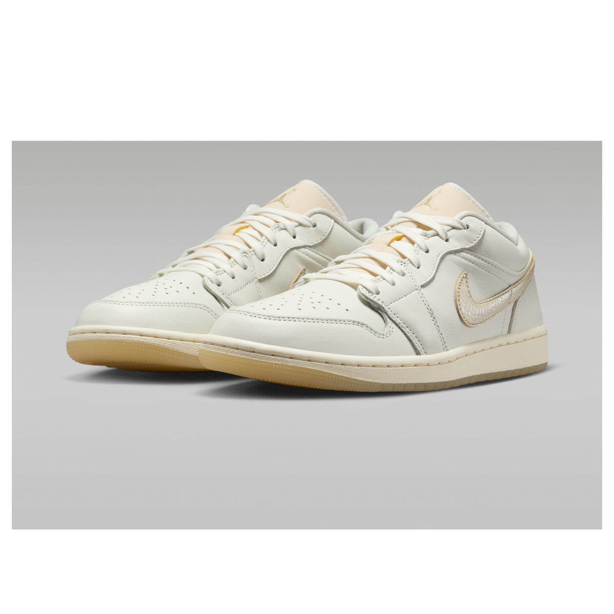 Jordan 1 Low SE Metallic Team Gold
