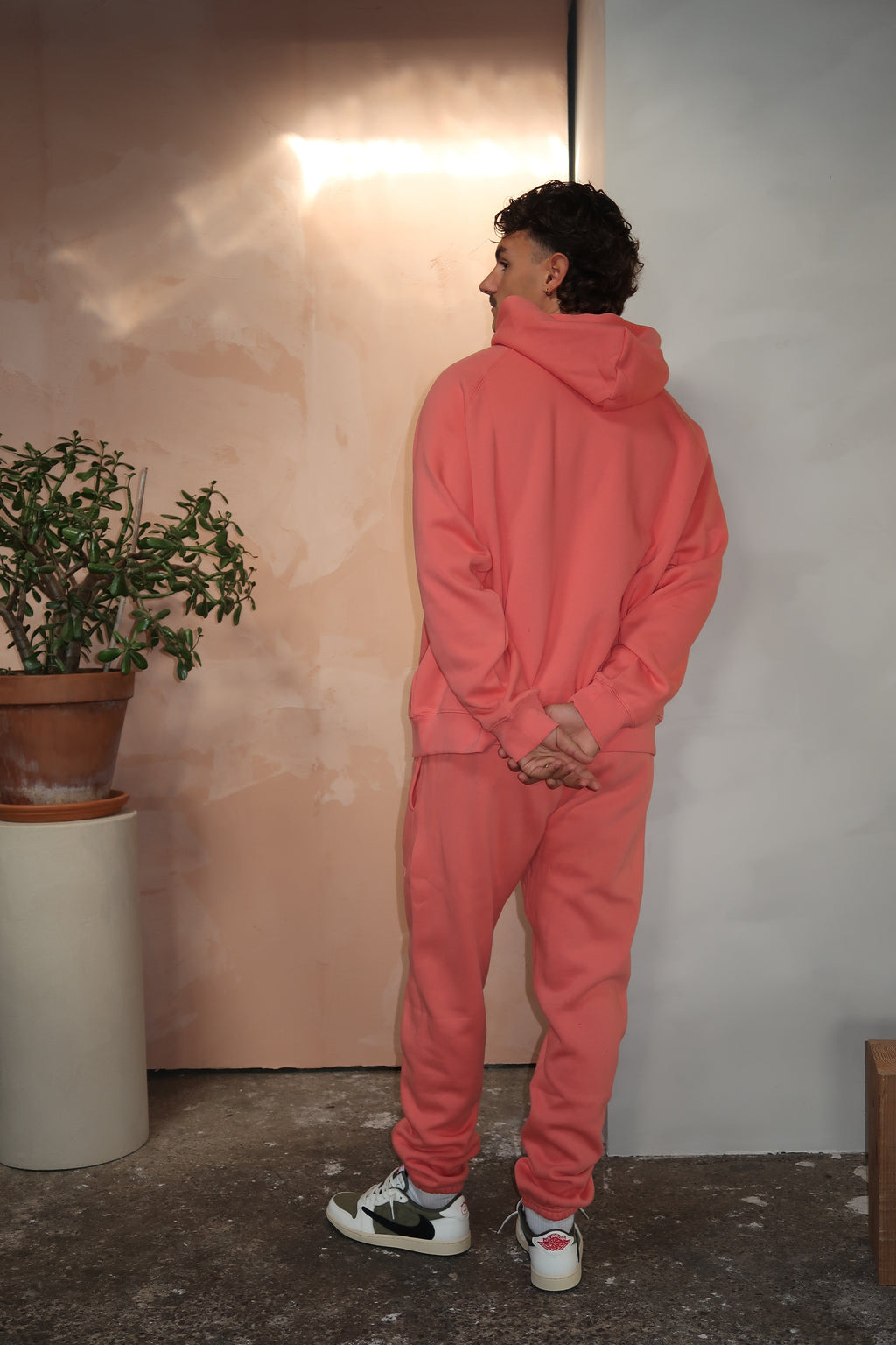 Fear of God Essentials FW22 Coral Lange Broek