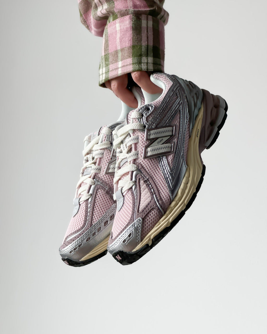 New Balance 1906R Rose Sugar Silver