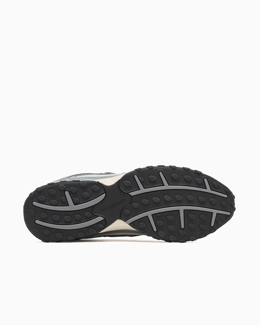 New Balance 204L Silver Metallic Black