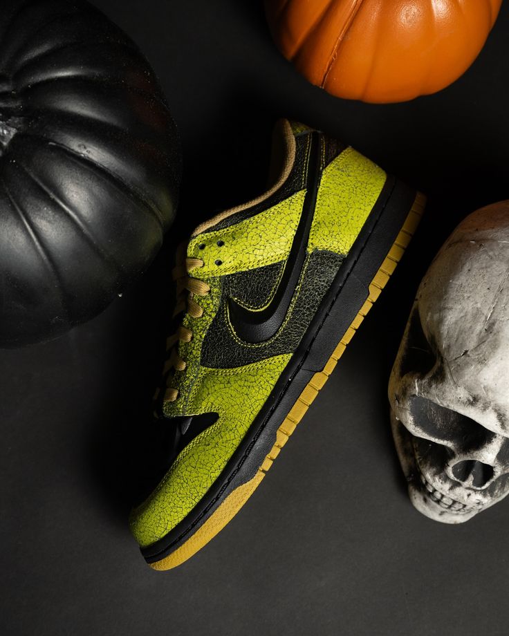Nike Dunk Low QS Halloween Skull
