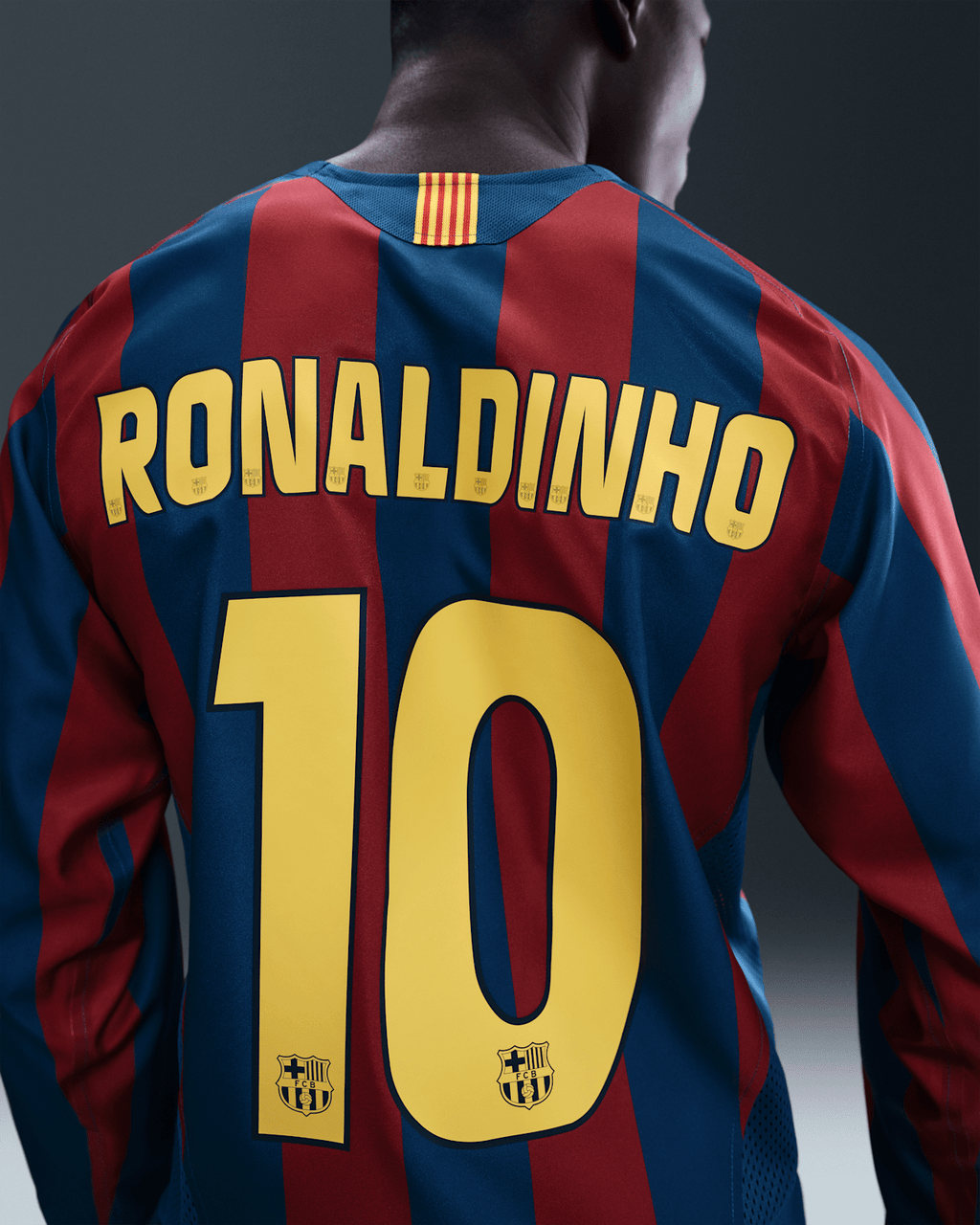 Nike FC Barcelona Re-Issue 2005/06 Ronaldinho #10 Home Jersey