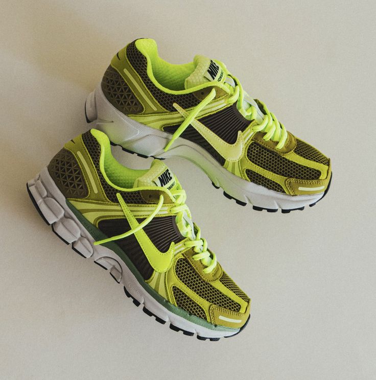 Nike Unisex Sneakers Zoom Vomero 5 Olive Flak Volt