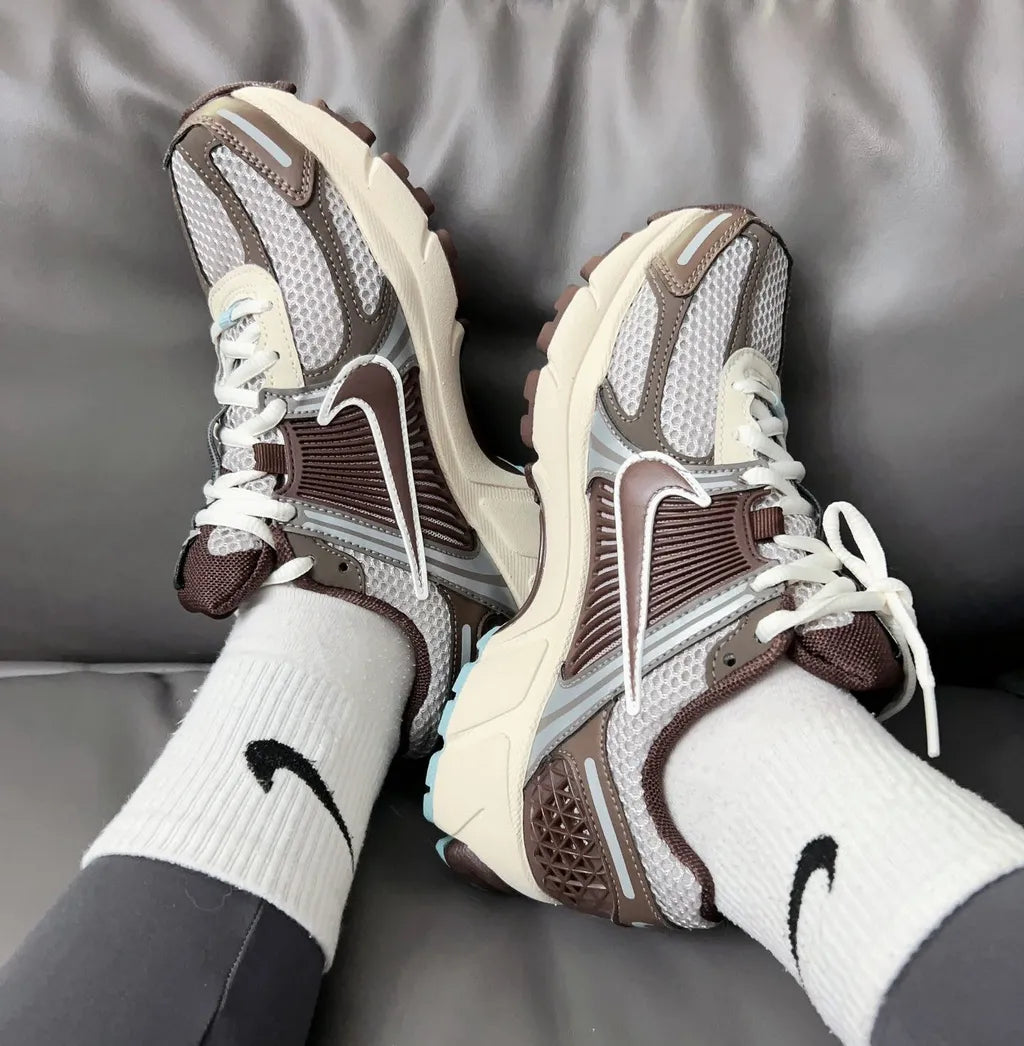 Nike Unisex Sneakers Zoom Vomero 5 Earth Fossil