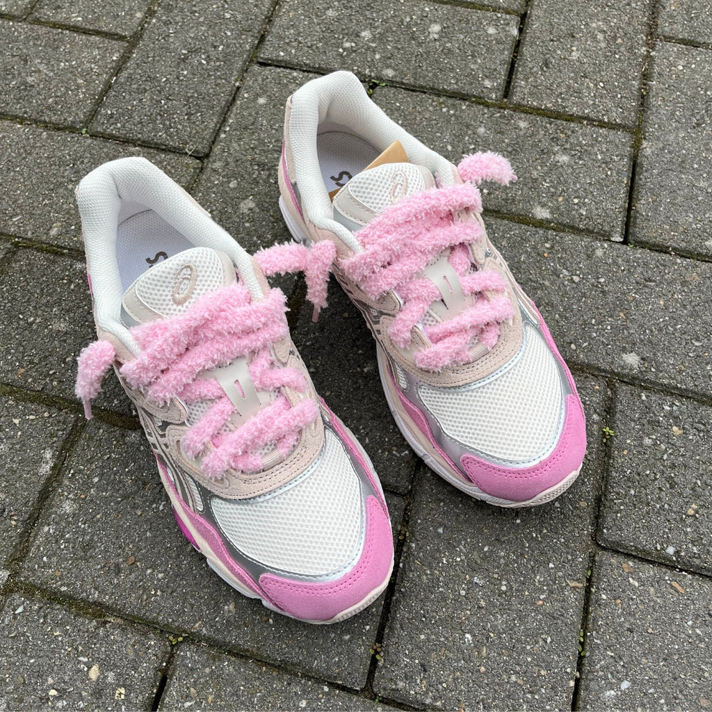 Fluffy Laces Pink